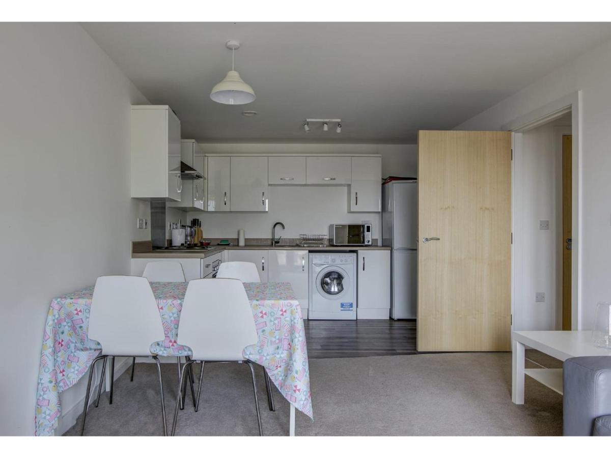 Large, Spacious And Modern Apt For 4 In Μάντσεστερ Εξωτερικό φωτογραφία