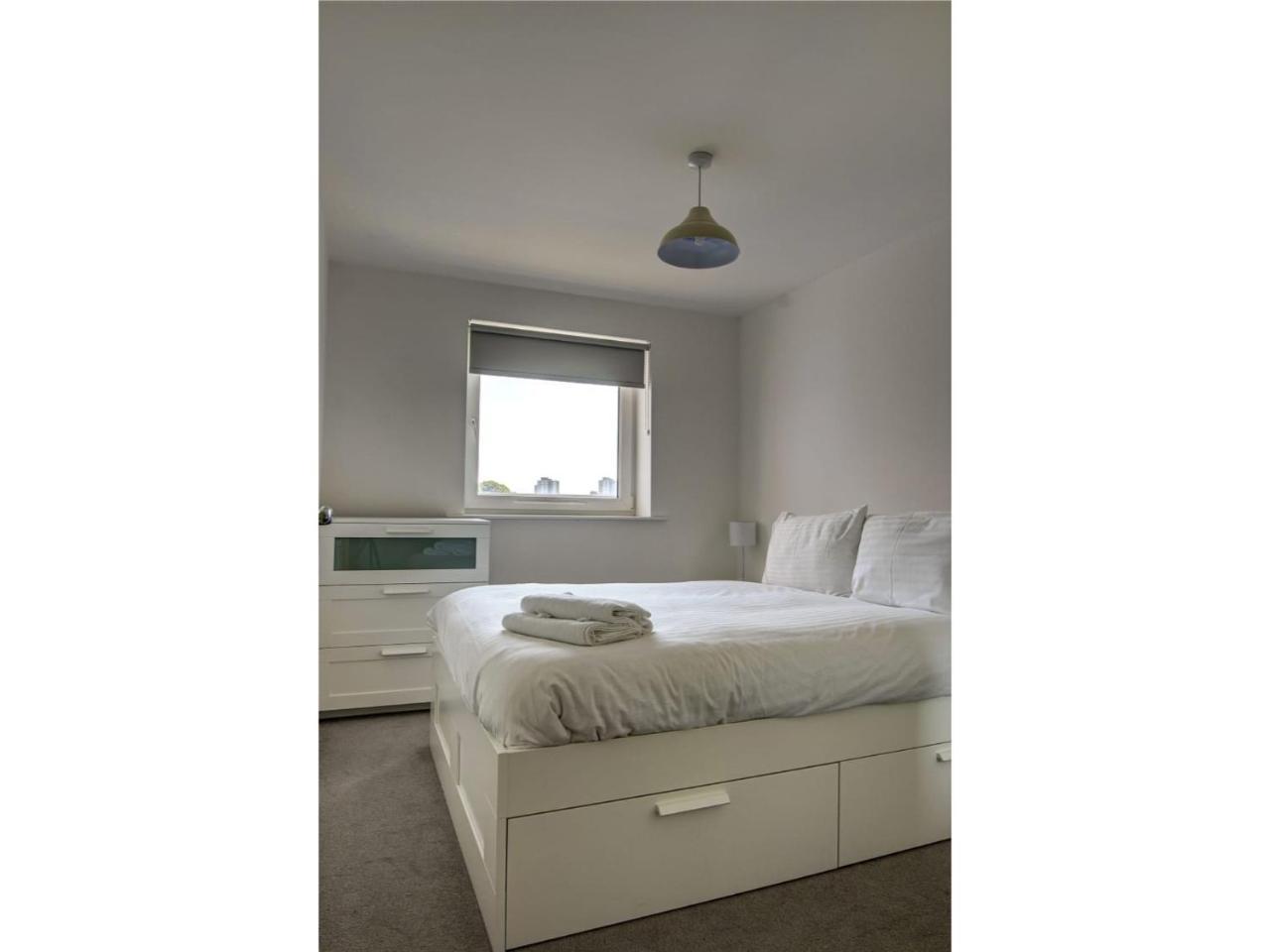 Large, Spacious And Modern Apt For 4 In Μάντσεστερ Εξωτερικό φωτογραφία